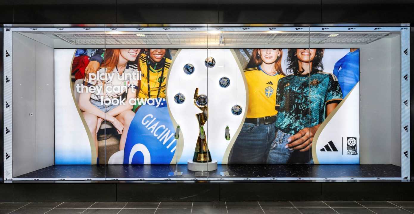 adidas橱窗